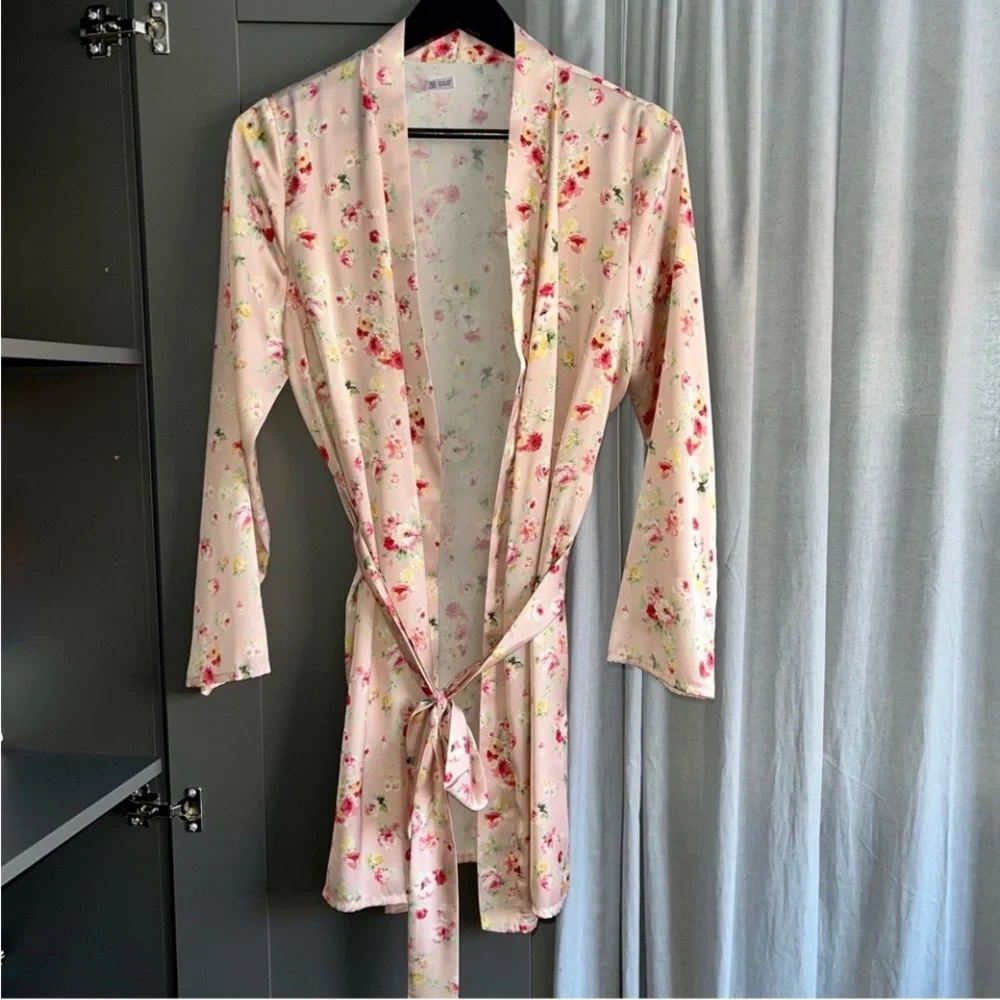 M. Zara Satin Dressing Gown With Pink Floral Print NWOT - Picture 4 of 5